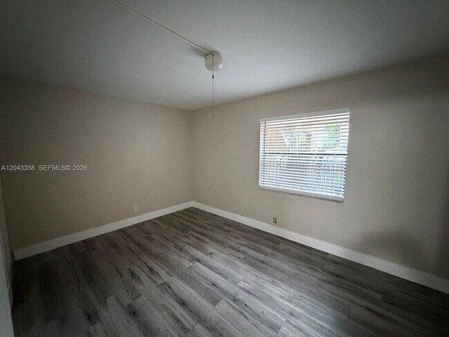 Building Photo - 3400 Foxcroft Rd