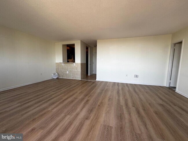 Building Photo - 2059 Huntington Ave
