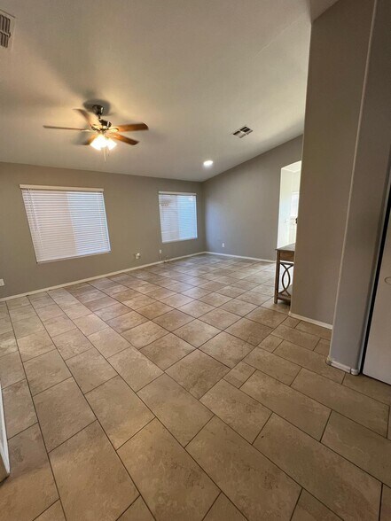Building Photo - 10617 W Poinsettia Dr