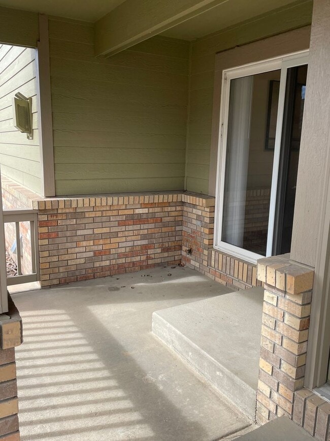 Building Photo - Townhome -2 bed 2.5 bath + bonus area