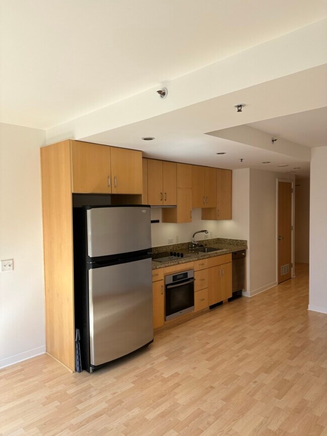 Primary Photo - 650 Turk St