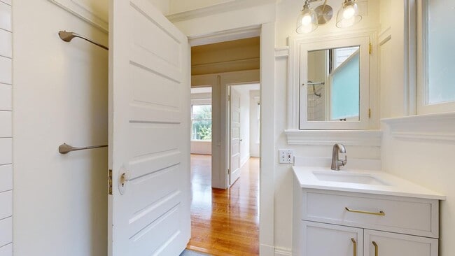 Building Photo - 38 Alma St