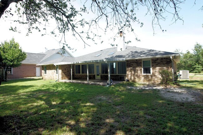 Building Photo - 211 Brian Cir