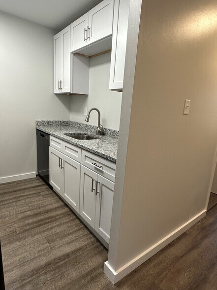 Building Photo - 32 Lancaster Est