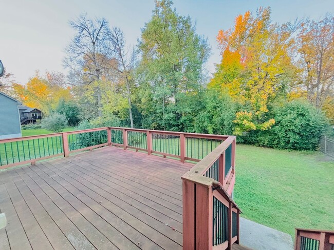 Building Photo - Huge 5 bed home located in Maple Grove!
