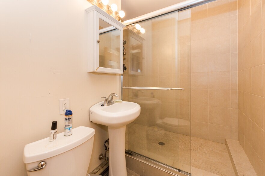 Building Photo - 200 Calumet St