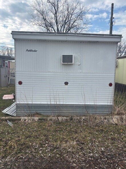 Building Photo - 6384 Oakwood Dr