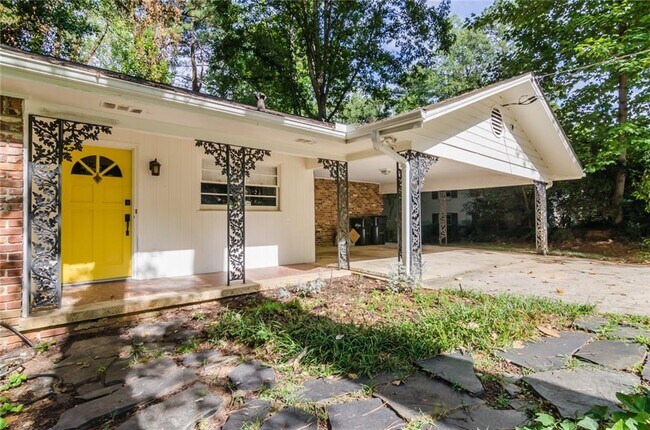 Building Photo - 6670 Castleton Dr NW