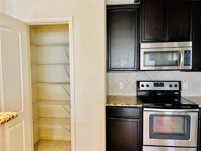 Building Photo - 2421 Fall Leaf Ct