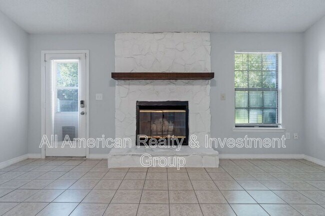 Building Photo - 502 Krest Dr