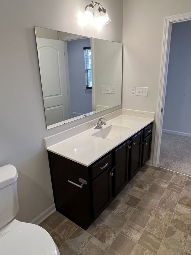 Building Photo - Spacious 5 Bed home in East Charlotte