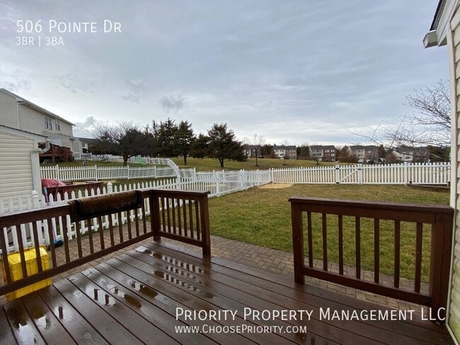 Building Photo - 506 Pointe Dr