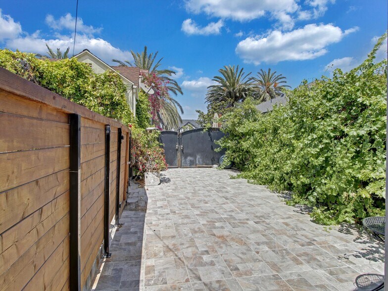 Building Photo - 8956 Kramerwood Pl