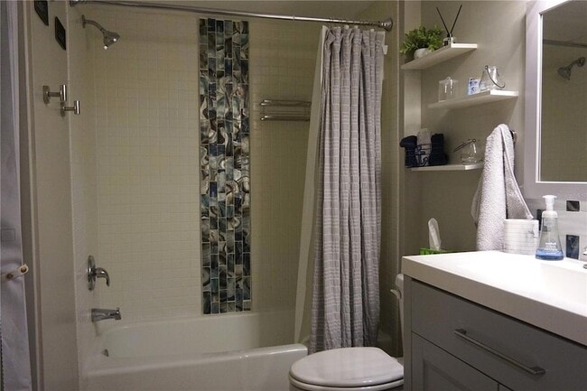 Building Photo - 534 Pinellas Bayway S