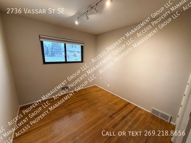 Building Photo - 2736 Vassar Dr SE
