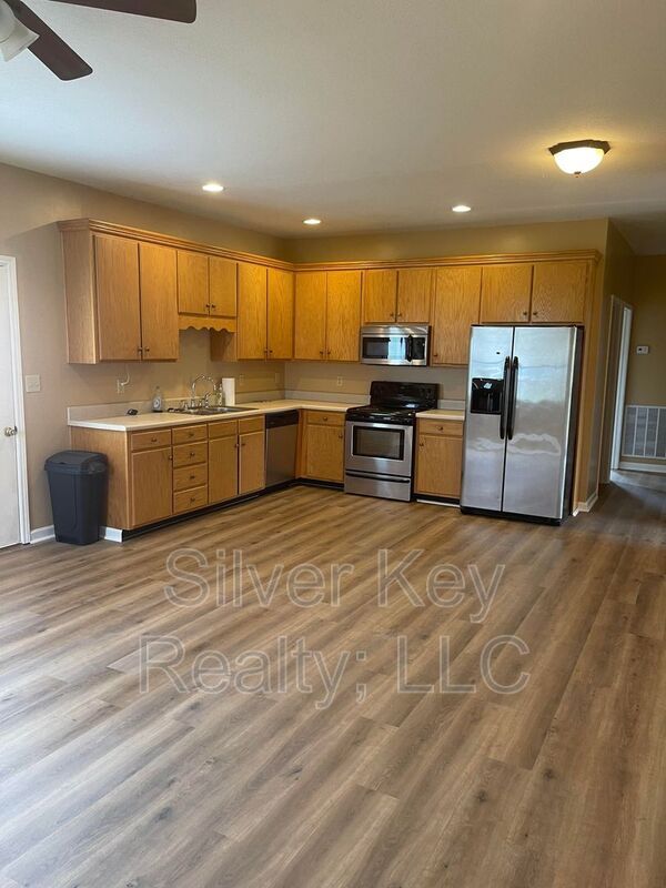 Building Photo - 155 Pulliam Dr