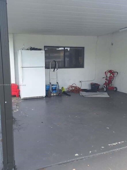 Building Photo - 13437 SW 44th Ln