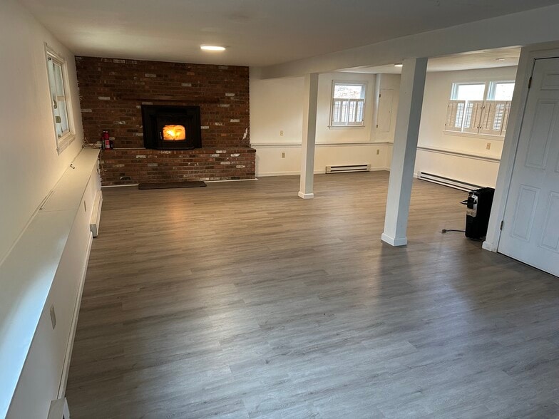 Building Photo - 6 Birch Cir