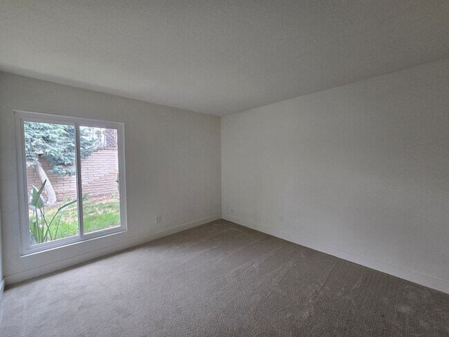 Building Photo - Victoria Neighborhood Single Story Home