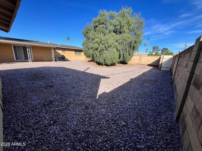 Building Photo - 551 W Gail Dr