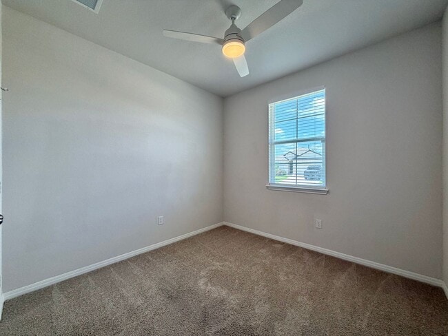 Building Photo - 904 Vogel Dr
