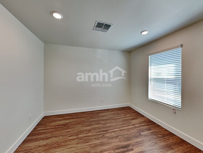 Building Photo - 670 W Laredo Ave