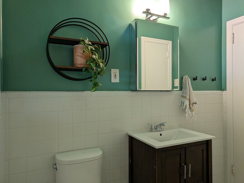 Bathroom - 1096 Oakfield Dr SE