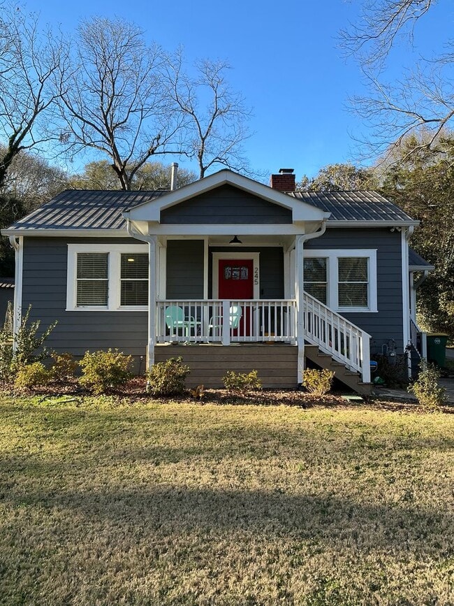 Building Photo - Charming 3 bedroom/ 2 bathroom Home Close to UGA and Hospitals!