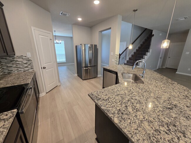 Building Photo - 10001 Kensley Rose Dr