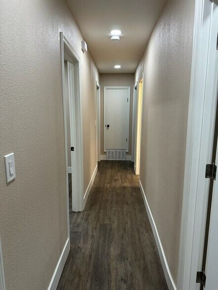 Building Photo - 111 Francisco Villa Dr