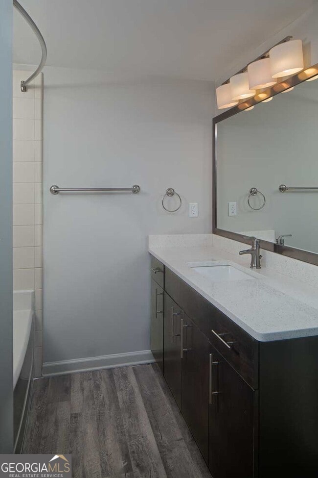 Building Photo - 960 East Paces Ferry Rd NE