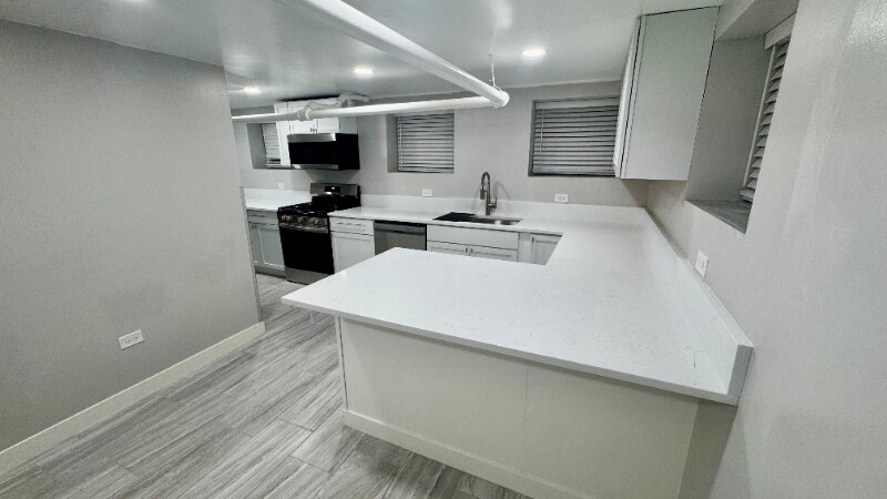 Building Photo - 5454 W Berteau Ave