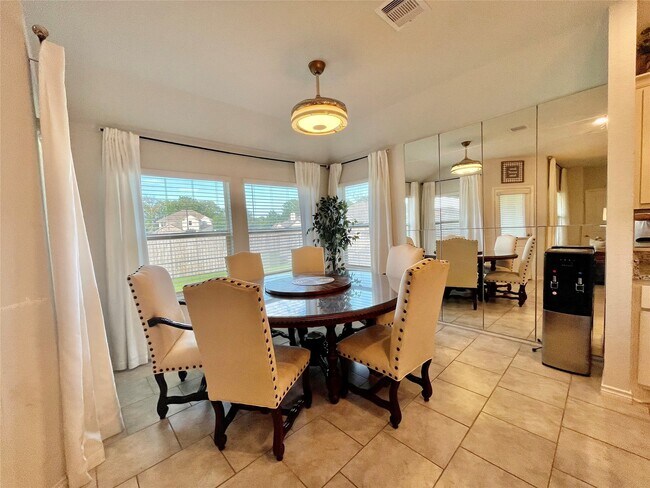 Building Photo - 1916 Thorndyke Ln