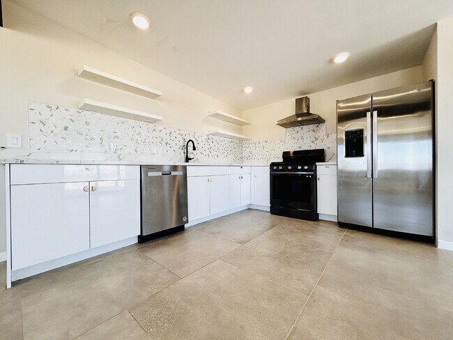 Building Photo - Quiet 2 bd House Surrounded by Open Desert