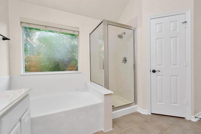 Building Photo - 16510 Bluff Springs Dr