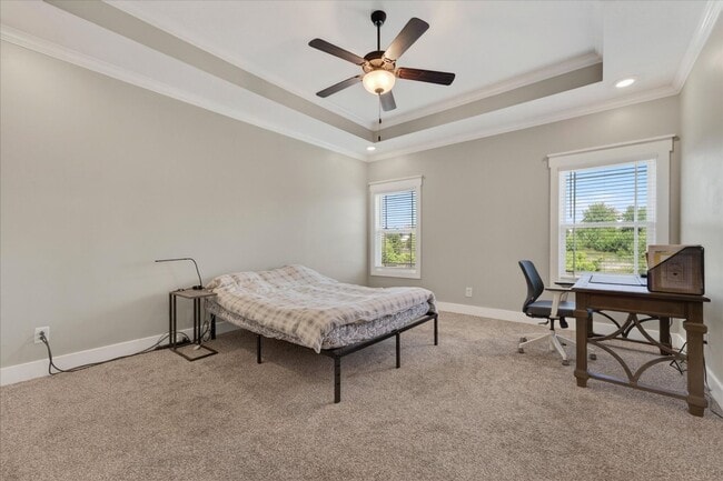 Building Photo - 5 Bedroom 3 1/2 Bath Home For Rent!