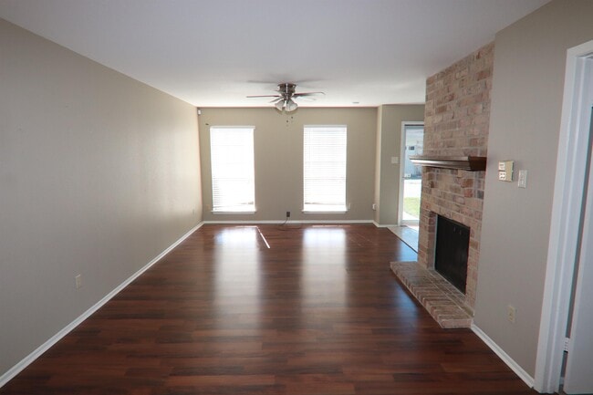 Primary Photo - 1021 Park Meadow Dr