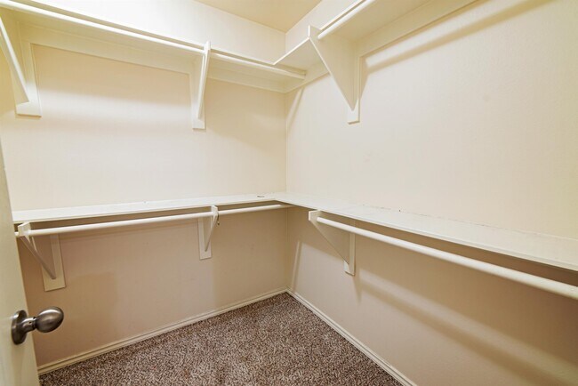 Building Photo - 2021 Port Louisiana Dr