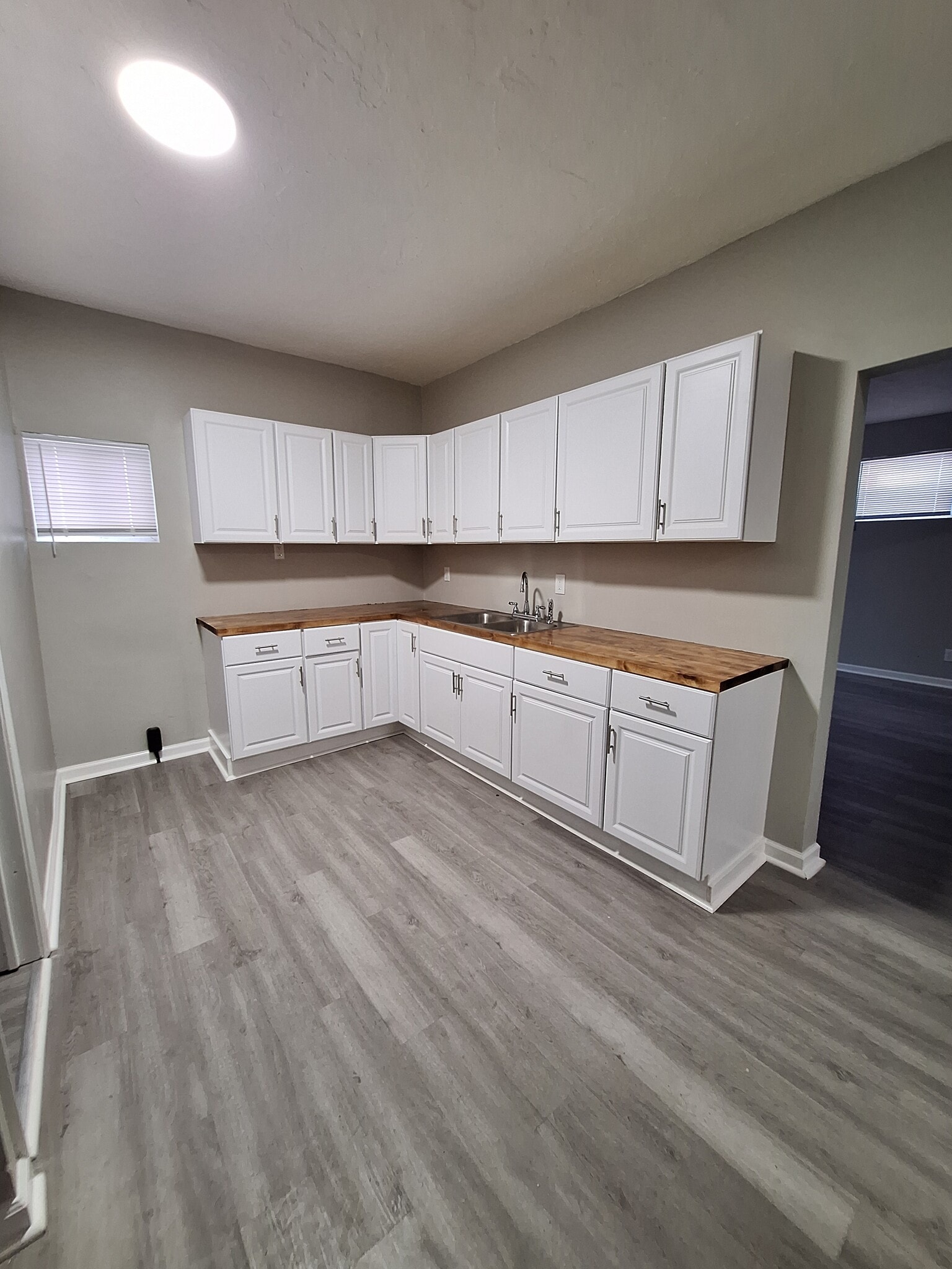 Building Photo - 627 E 2nd Ave