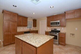 Building Photo - 10402 Chatterton Dr