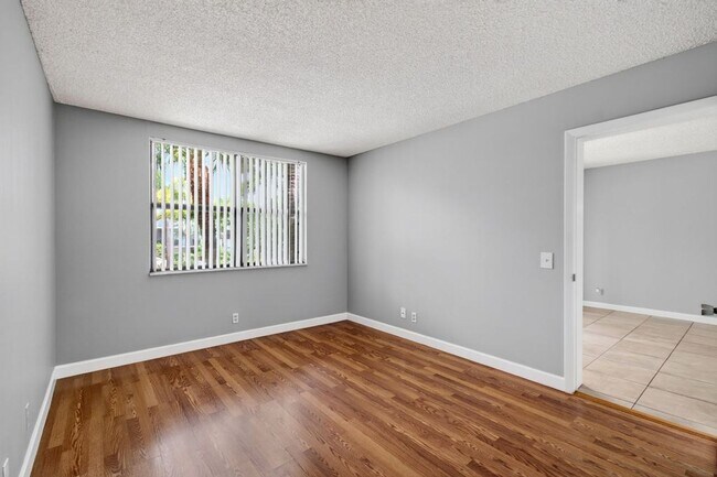 Building Photo - TWO BEDROOM TWO BATHROOM!! WATERFRONT COMMUNITY!!