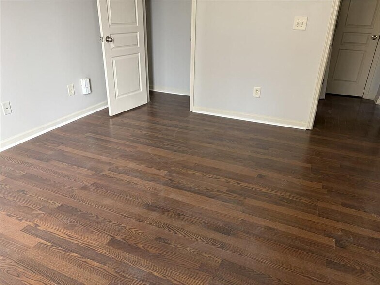 Building Photo - 5675 Falls Landing Dr