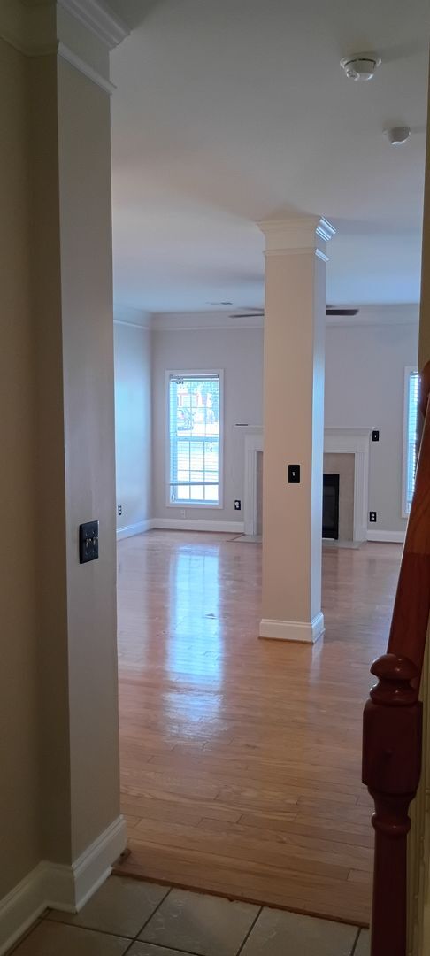 Building Photo - Lovely Townhome in Southeast Columbia