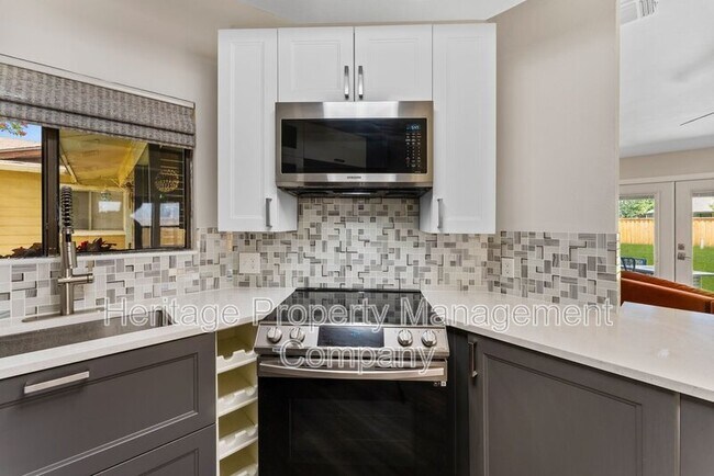 Building Photo - 6715 Hickory Springs Dr
