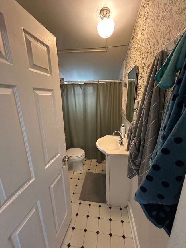 Building Photo - 900 Front St