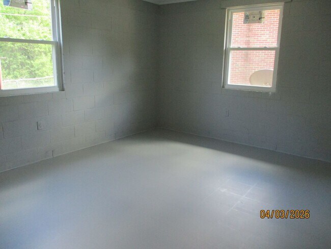 Building Photo - Affordable Ground-Level Living in Greenwood