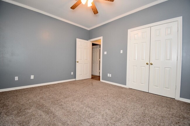 Building Photo - Centrally Located 2 Bedroom 2 Bath House