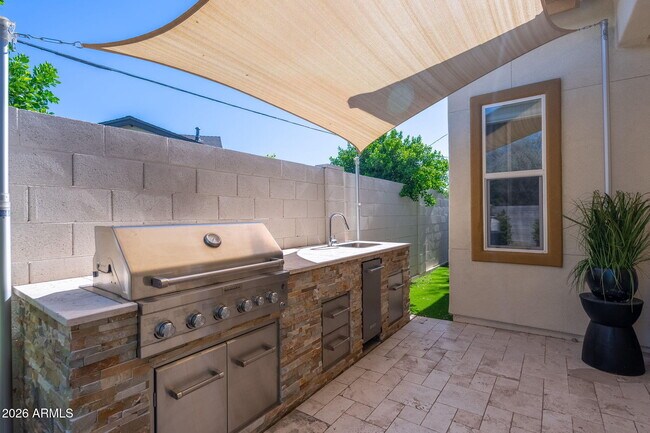 Building Photo - 1555 E Ocotillo Rd