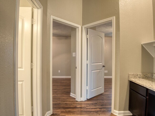 Building Photo - Spacious Single-Family Home Available Now!