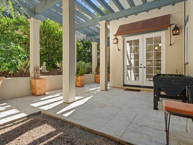 Building Photo - 265 Clear Ridge Dr